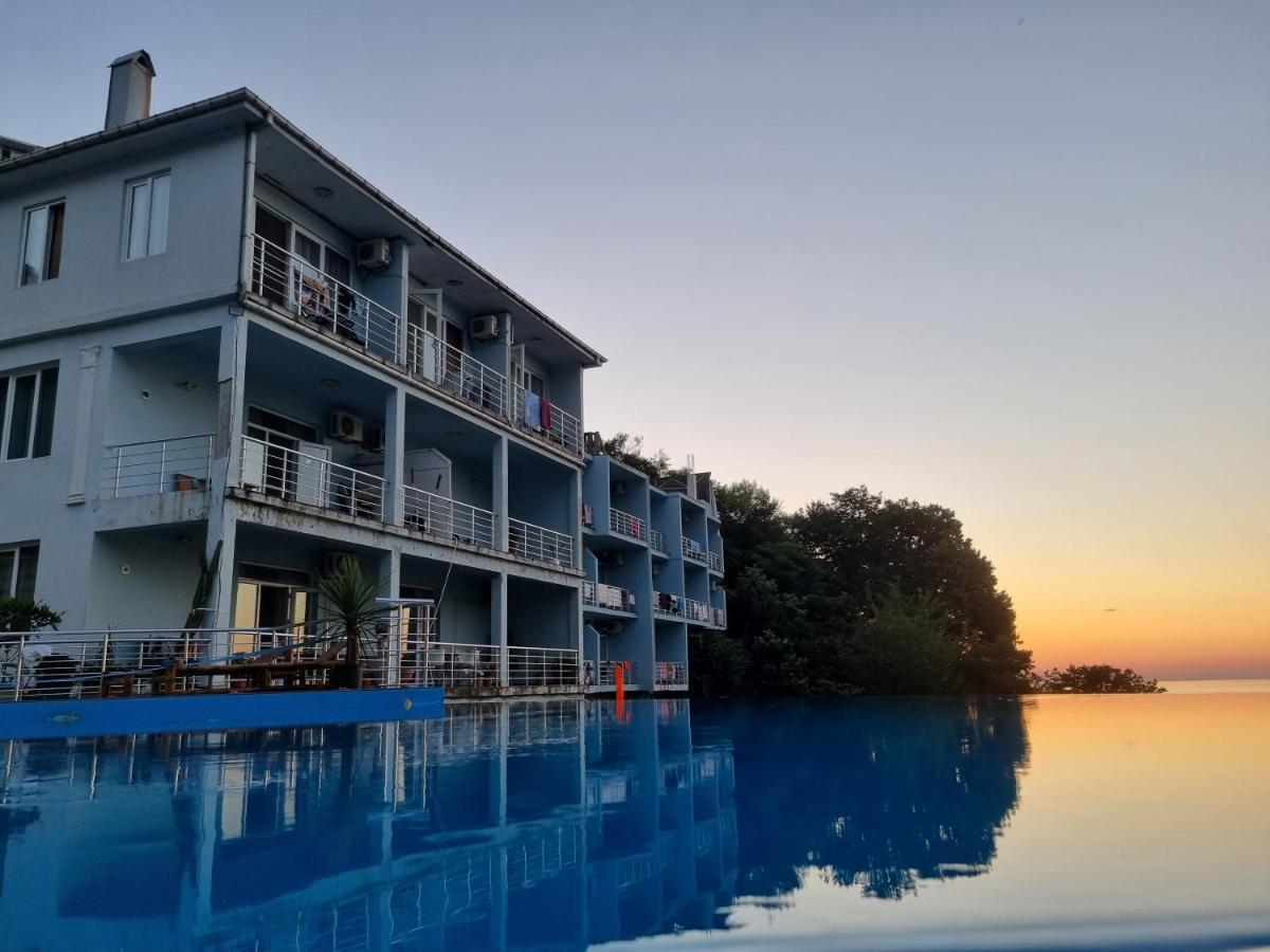 Calypso Kvariati Hotel Exterior foto